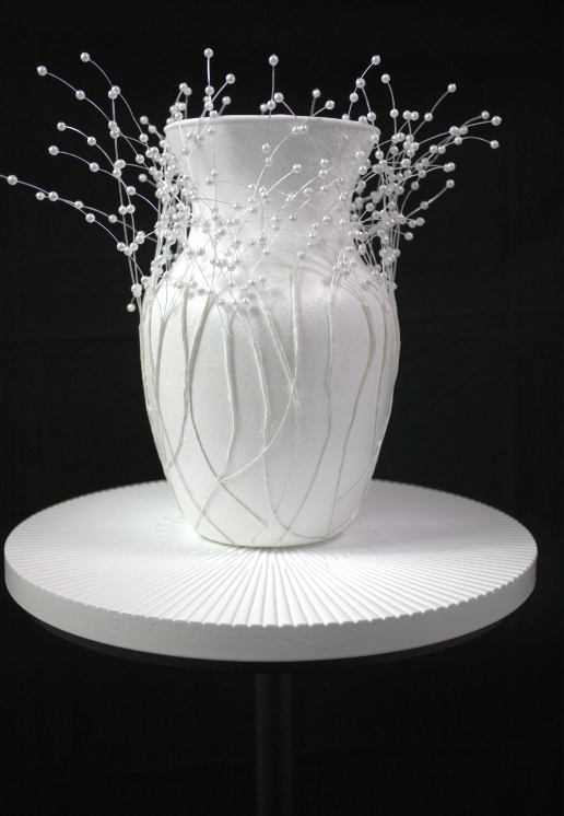 Ambivert Centerpiece Vase, Profile view