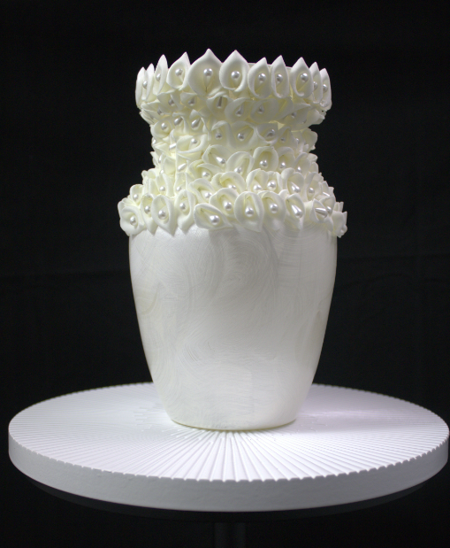 Lilly White Centerpiece Vase, Front view